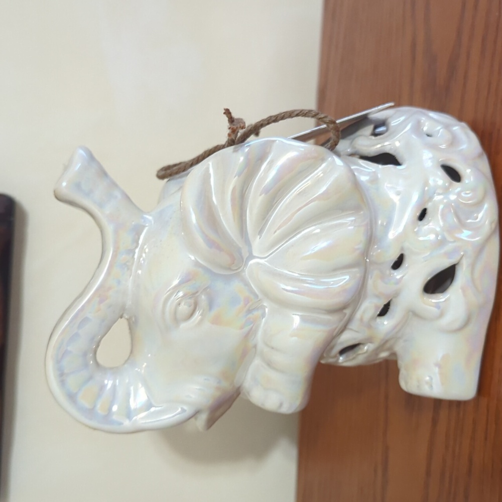 GC Naturals White Elephant Figurine Potpurri Sachet Holder